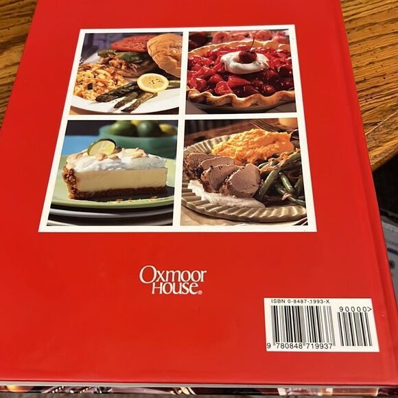 2000 Southern Living Annual Recipes, 368 page cookbook - Picture 2 of 3
